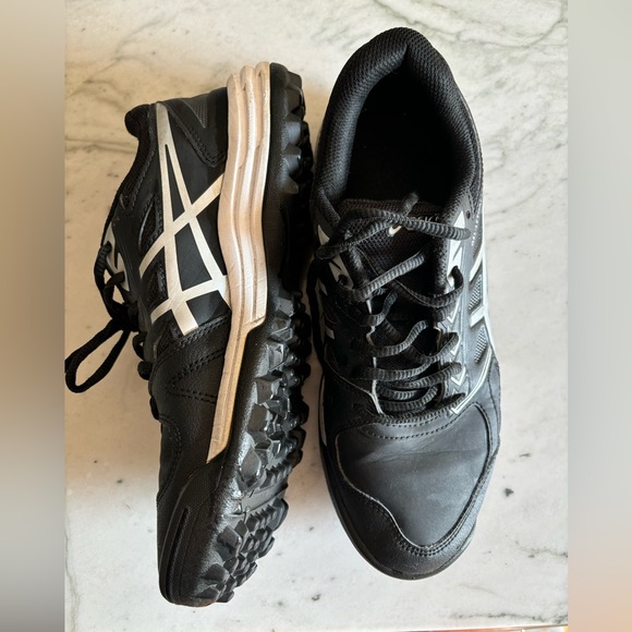ASICS turf shoes Size 7 - Picture 3 of 3